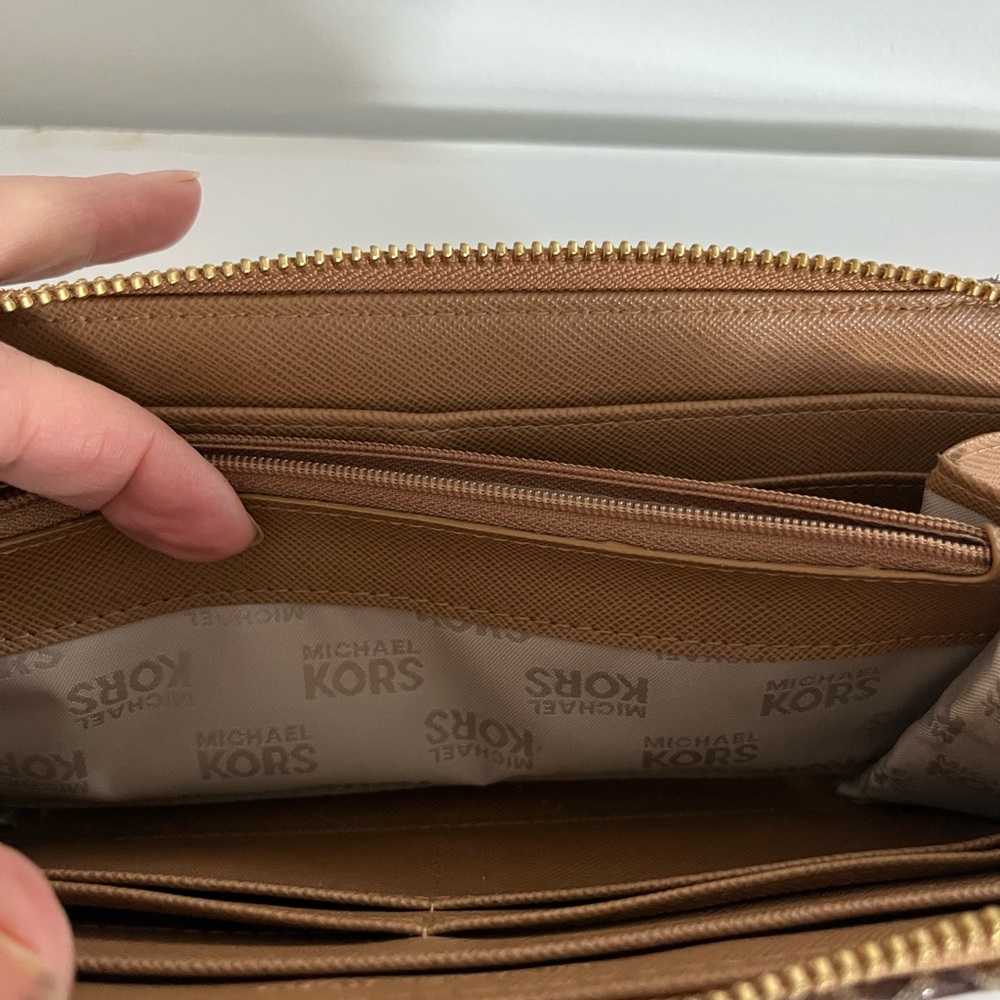 Michael Kors Wallet - Picture 2 of 4